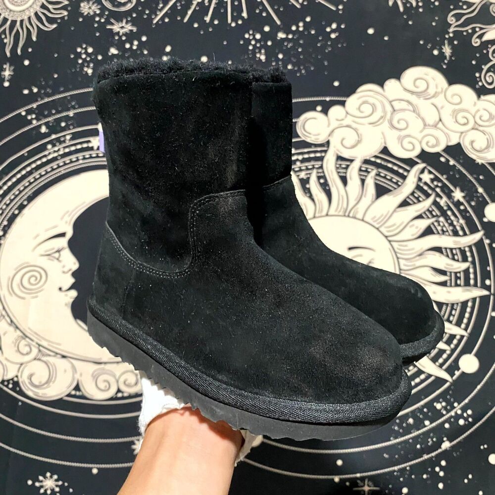 Ugg Classic ZIP It 1158095K Winter Snow Boot Unisex Kids 1 Black Suede Outdoor